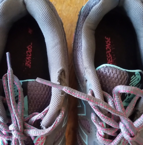 New Balance Gray And Pink Tech Aide 412 V3 Sneakers - Picture 2 of 9